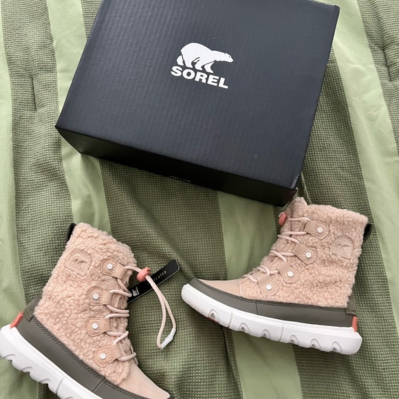 Sorel Kids Rain & Snow Boots - Pink and Olive - Picture 2 of 5